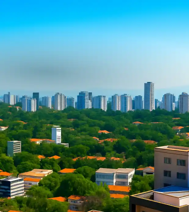 Paisagem com prédios altos ao fundo e área arborizada em primeiro plano